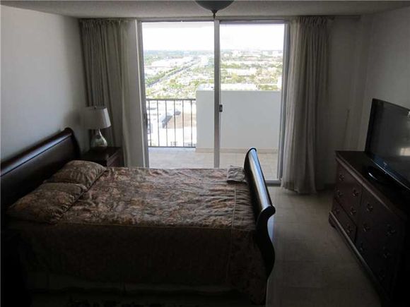 Apartamento 2 dormitorios todo reformado e mobiliado - Miami - $258,500