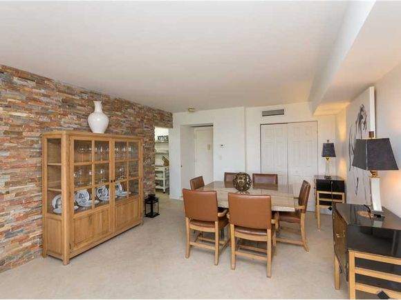 Apartamento em predio de luxo com visto do Intercoastal - Miami - $265,000